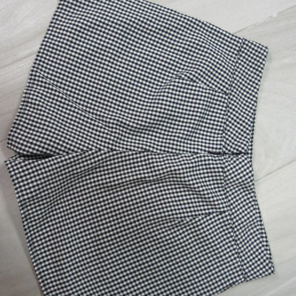 BRAND MELVILLE BLACK AND WHITE GINGHAM SHORTS